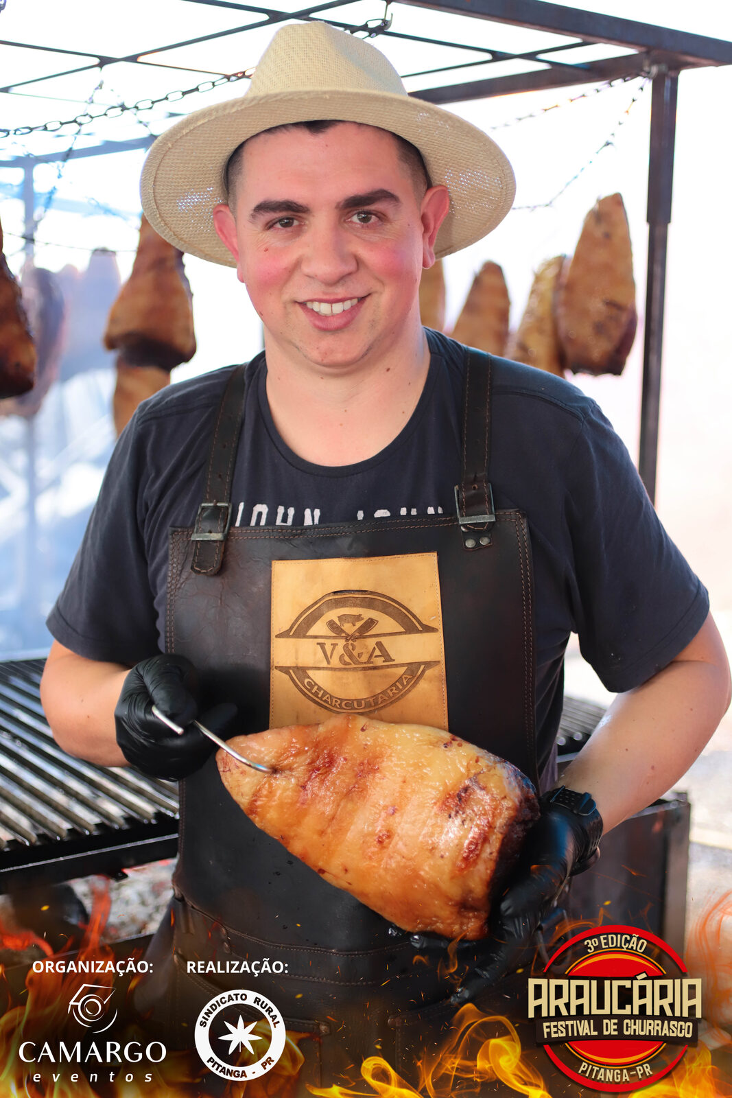 Assador do festival com a carne