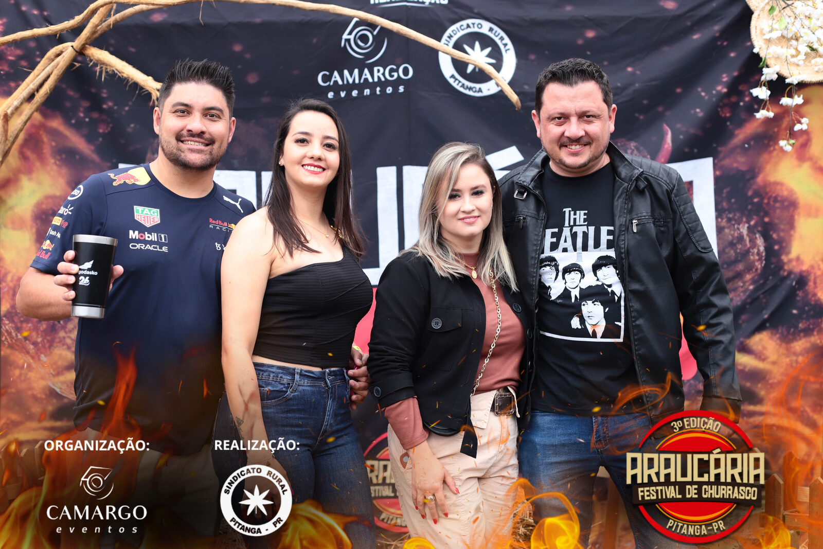 Público animado no festival